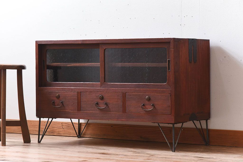 アンティーク家具　アンティーク　気泡ガラス引き戸の鉄脚ローボード(2)