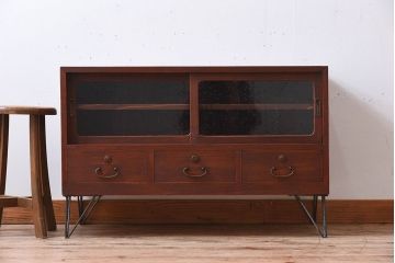 アンティーク家具　アンティーク　気泡ガラス引き戸の鉄脚ローボード(2)