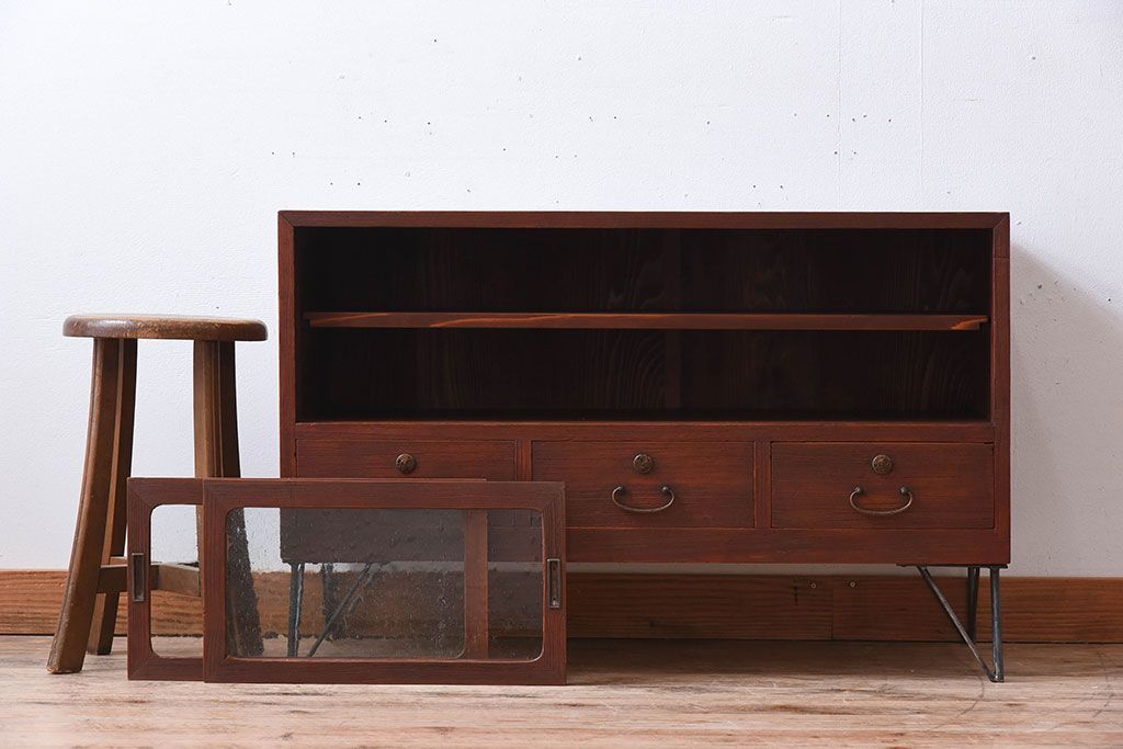 アンティーク家具　アンティーク　気泡ガラス引き戸の鉄脚ローボード(2)