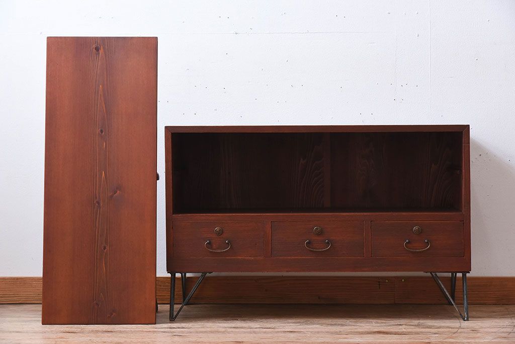 アンティーク家具　アンティーク　気泡ガラス引き戸の鉄脚ローボード(2)