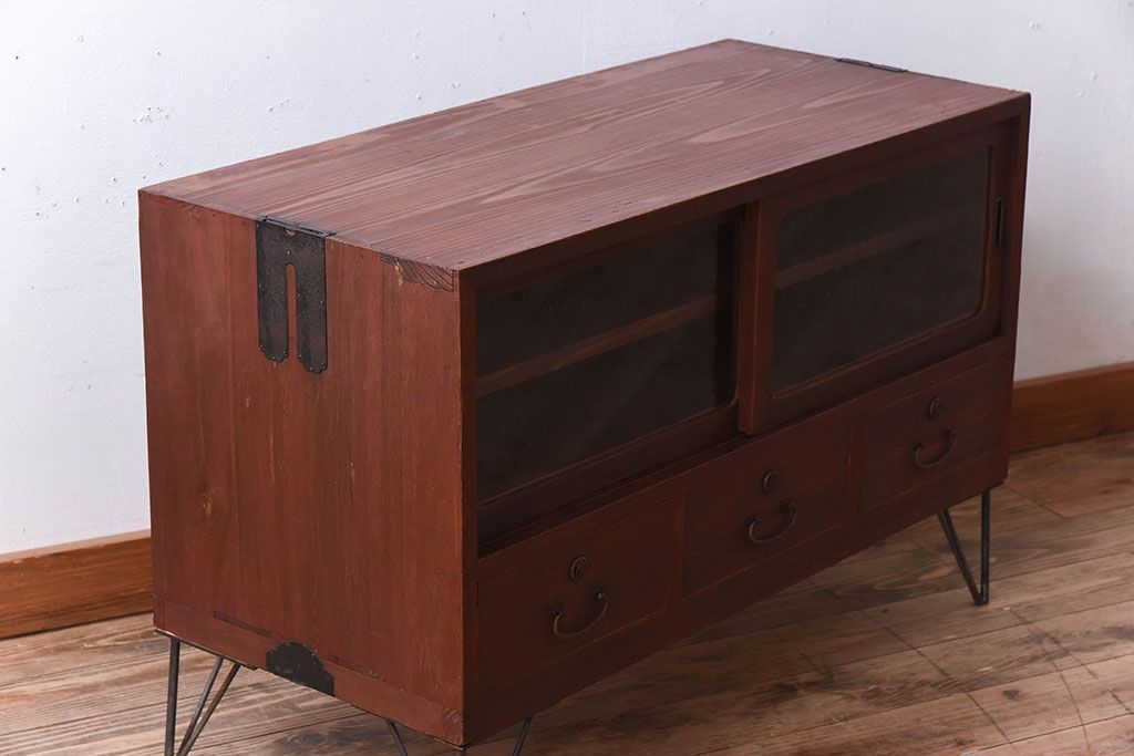 アンティーク家具　アンティーク　気泡ガラス引き戸の鉄脚ローボード(2)