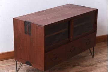 アンティーク家具　アンティーク　気泡ガラス引き戸の鉄脚ローボード(2)