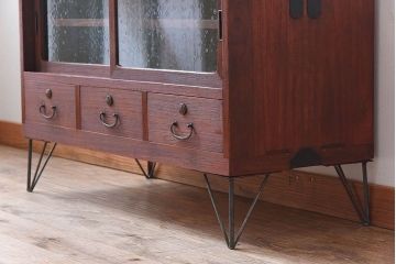 アンティーク家具　アンティーク　気泡ガラス引き戸の鉄脚ローボード(2)