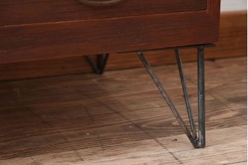 アンティーク家具　アンティーク　気泡ガラス引き戸の鉄脚ローボード(2)