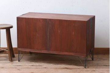 アンティーク家具　アンティーク　気泡ガラス引き戸の鉄脚ローボード(2)