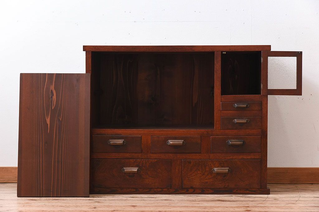 アンティーク家具　結霜ガラス入り!前面欅材の小ぶりなアンティーク収納棚(2)