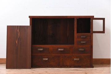 アンティーク家具　結霜ガラス入り!前面欅材の小ぶりなアンティーク収納棚(2)