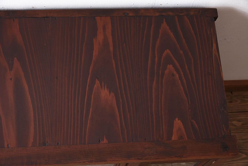 アンティーク家具　結霜ガラス入り!前面欅材の小ぶりなアンティーク収納棚(2)