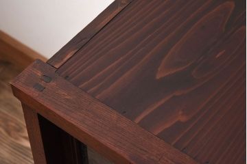 アンティーク家具　結霜ガラス入り!前面欅材の小ぶりなアンティーク収納棚(2)