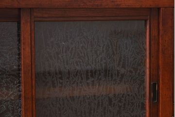 アンティーク家具　結霜ガラス入り!前面欅材の小ぶりなアンティーク収納棚(2)