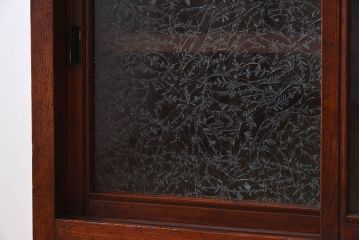 アンティーク家具　結霜ガラス入り!前面欅材の小ぶりなアンティーク収納棚(2)