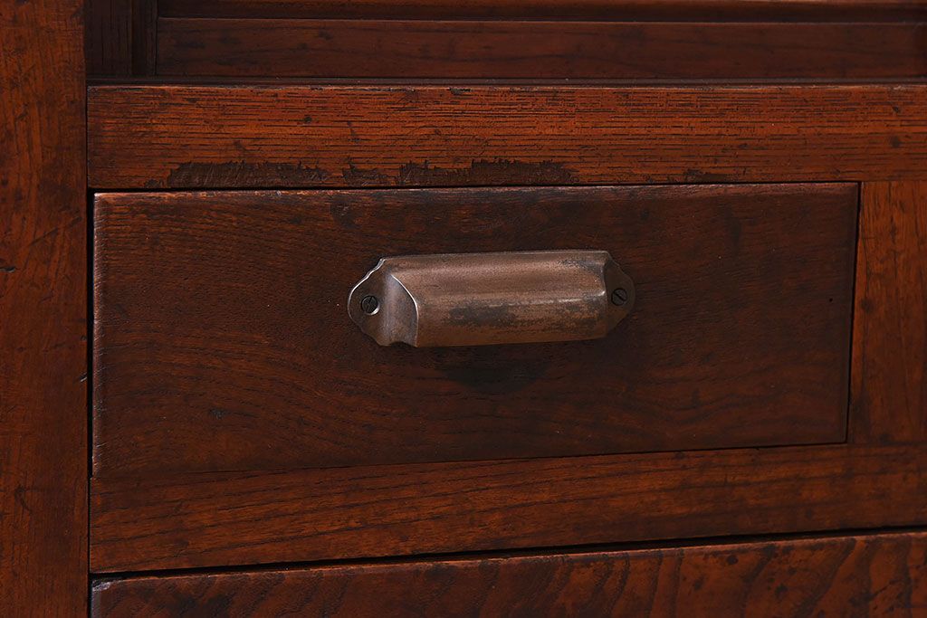 アンティーク家具　結霜ガラス入り!前面欅材の小ぶりなアンティーク収納棚(2)