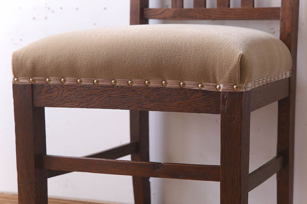 アンティーク家具　クッション座面　ナラ材製のシンプルなアンティークチェア(2)