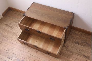 アンティーク家具　シンプルな古い木製の箪笥ローボード(衣装箪笥)