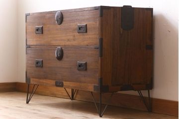 アンティーク家具　鉄脚付き!シンプルな古い木製の箪笥ローボード(衣装箪笥)