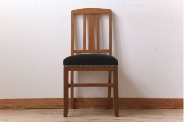 アンティーク家具　クッション座面　栗材製のシンプルなアンティークチェア