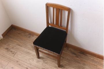 アンティーク家具　クッション座面　栗材製のシンプルなアンティークチェア