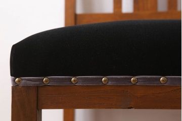 アンティーク家具　クッション座面　栗材製のシンプルなアンティークチェア
