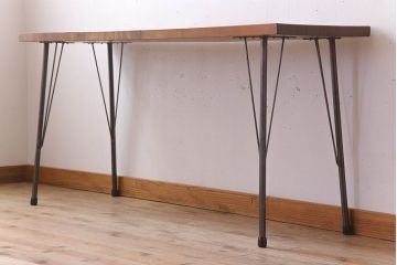 アンティーク家具　天板一枚板　栃の木材　アンティーク　シンプルな鉄脚テーブル