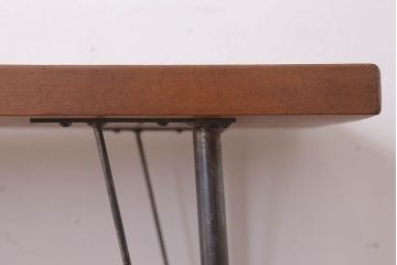 アンティーク家具　天板一枚板　栃の木材　アンティーク　シンプルな鉄脚テーブル
