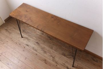アンティーク家具　天板一枚板　栃の木材　アンティーク　シンプルな鉄脚テーブル