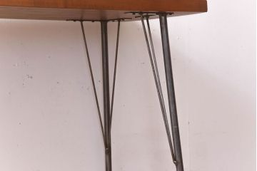 アンティーク家具　天板一枚板　栃の木材　アンティーク　シンプルな鉄脚テーブル