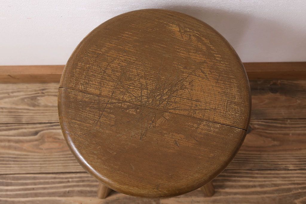 アンティーク家具　シンプルデザイン　アンティークの丸型スツール(2)