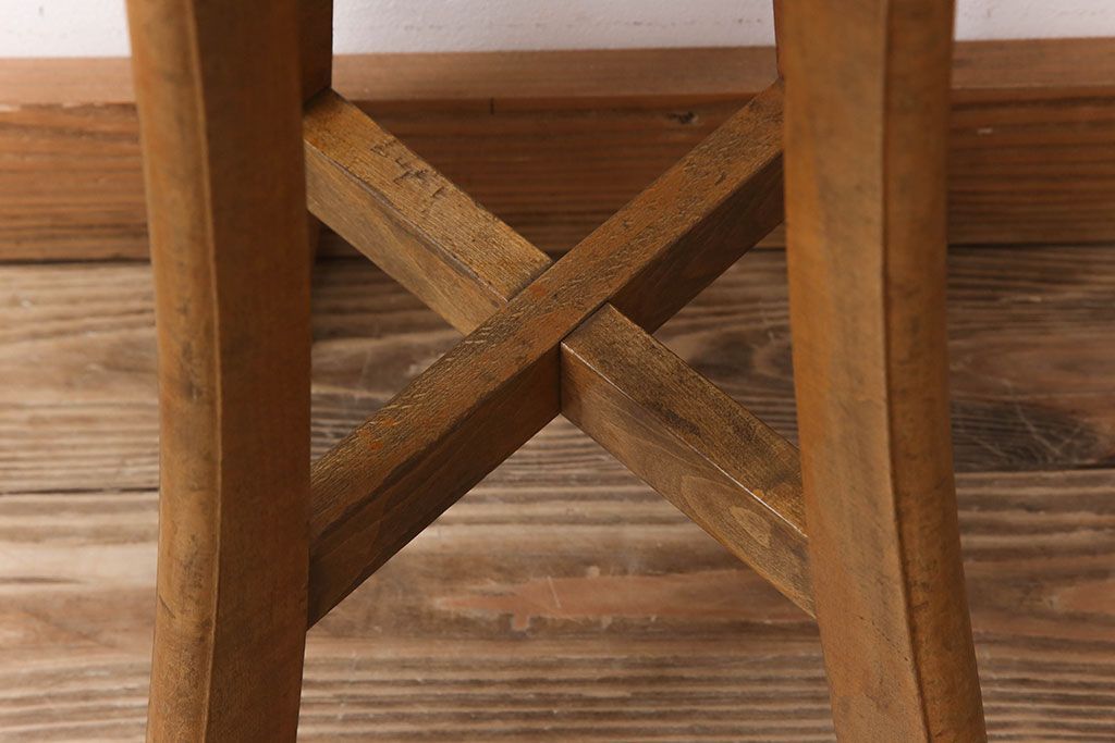 アンティーク家具　シンプルデザイン　アンティークの丸型スツール(2)