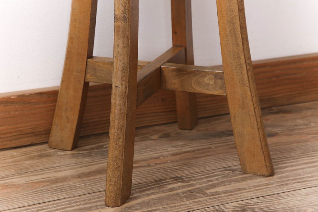 アンティーク家具　シンプルデザイン　アンティークの丸型スツール(2)