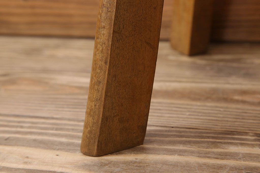 アンティーク家具　シンプルデザイン　アンティークの丸型スツール(2)