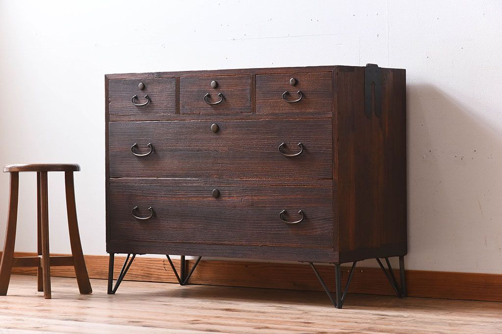 アンティーク家具　鉄脚付き　総桐材の衣装箪笥サイドボード