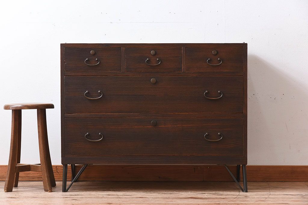 アンティーク家具　鉄脚付き　総桐材の衣装箪笥サイドボード