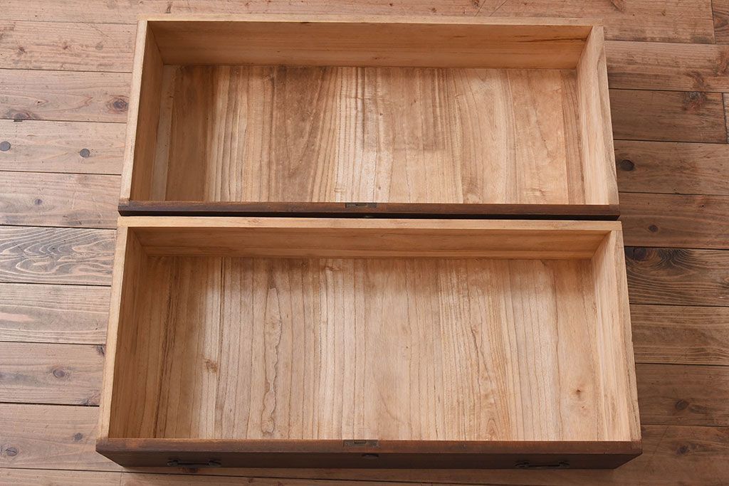 アンティーク家具　鉄脚付き　総桐材の衣装箪笥サイドボード