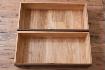 アンティーク家具　鉄脚付き　総桐材の衣装箪笥サイドボード