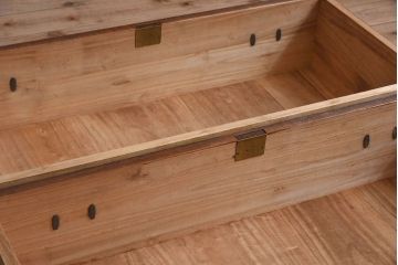 アンティーク家具　鉄脚付き　総桐材の衣装箪笥サイドボード