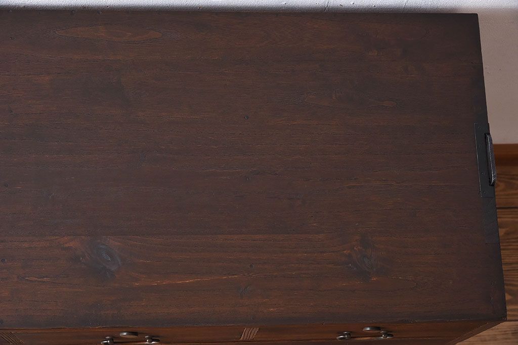 アンティーク家具　鉄脚付き　総桐材の衣装箪笥サイドボード