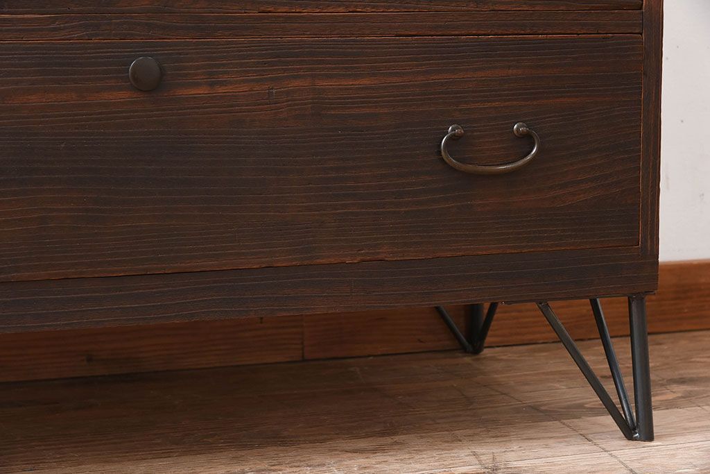 アンティーク家具　鉄脚付き　総桐材の衣装箪笥サイドボード