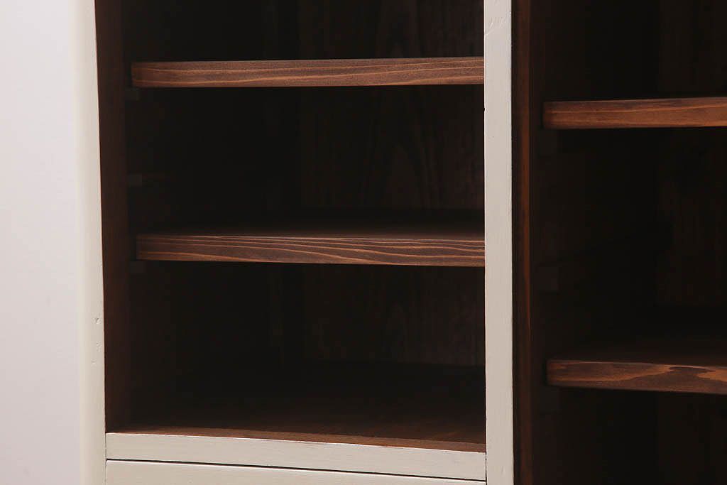 アンティーク家具　アンティークホワイトペイント　脚付きローボード