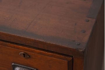 アンティーク家具　前面栓材　古い木製のアンティーク薬箪笥(引き出し)