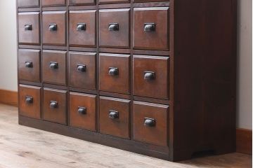 アンティーク家具　前面栓材　古い木製のアンティーク薬箪笥(引き出し)