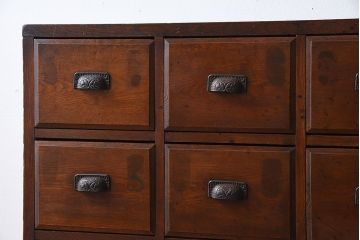 アンティーク家具　前面栓材　古い木製のアンティーク薬箪笥(引き出し)