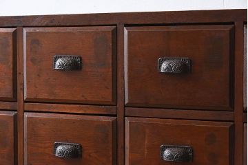 アンティーク家具　前面栓材　古い木製のアンティーク薬箪笥(引き出し)