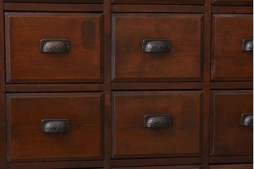 アンティーク家具　前面栓材　古い木製のアンティーク薬箪笥(引き出し)