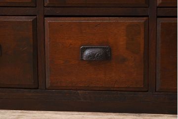 アンティーク家具　前面栓材　古い木製のアンティーク薬箪笥(引き出し)