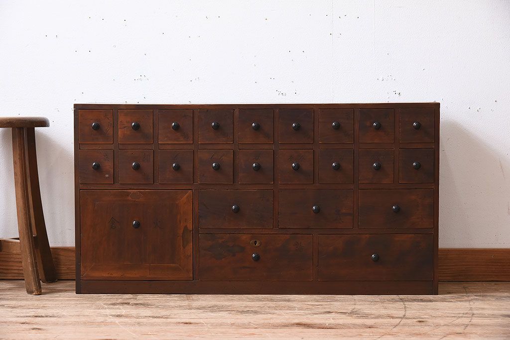 アンティーク家具　古い木製のアンティーク薄型薬箪笥(引き出し)