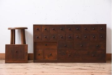 アンティーク家具　古い木製のアンティーク薄型薬箪笥(引き出し)