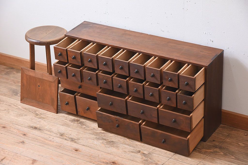 アンティーク家具　古い木製のアンティーク薄型薬箪笥(引き出し)