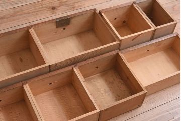 アンティーク家具　古い木製のアンティーク薄型薬箪笥(引き出し)