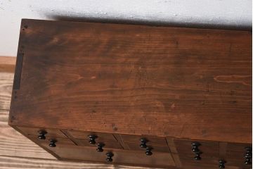 アンティーク家具　古い木製のアンティーク薄型薬箪笥(引き出し)