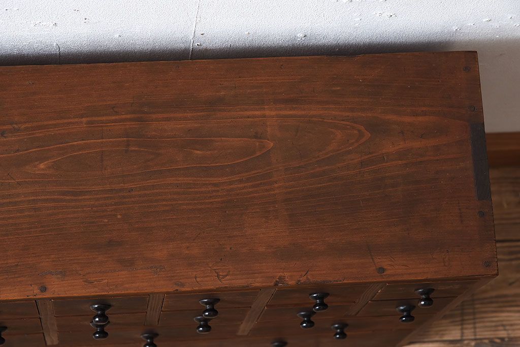 アンティーク家具　古い木製のアンティーク薄型薬箪笥(引き出し)